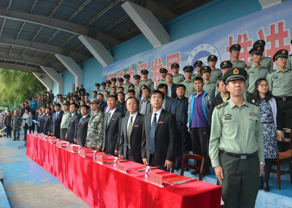 学校举行2016级本科生开学典礼暨军训总结表彰大会