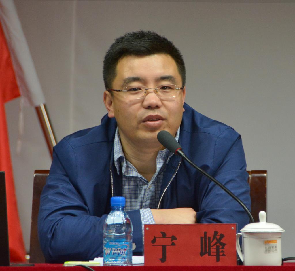 牡丹江市委组织部部务委员宁峰做专题辅导本次领导干部报告个人有关